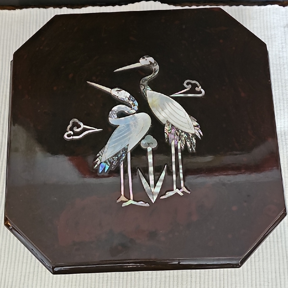 Elegant Brown Jewelry Organizer with Crane Design